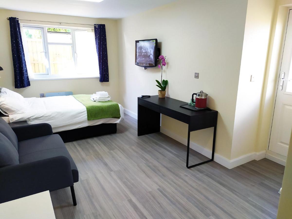 The Yew Studio - Self Contained One Bed Studio Flat With Parking Oksford Zewnętrze zdjęcie